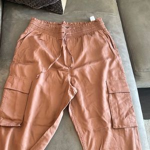 Mauve color Abercrombie joggers with pockets on side